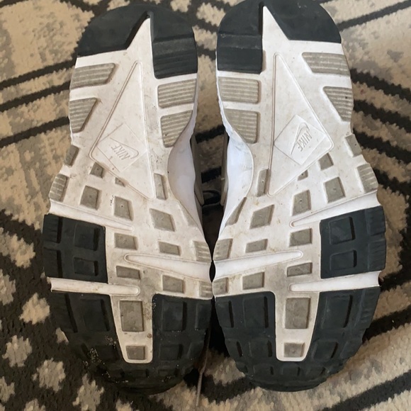 Nike shoe - Picture 5 of 5